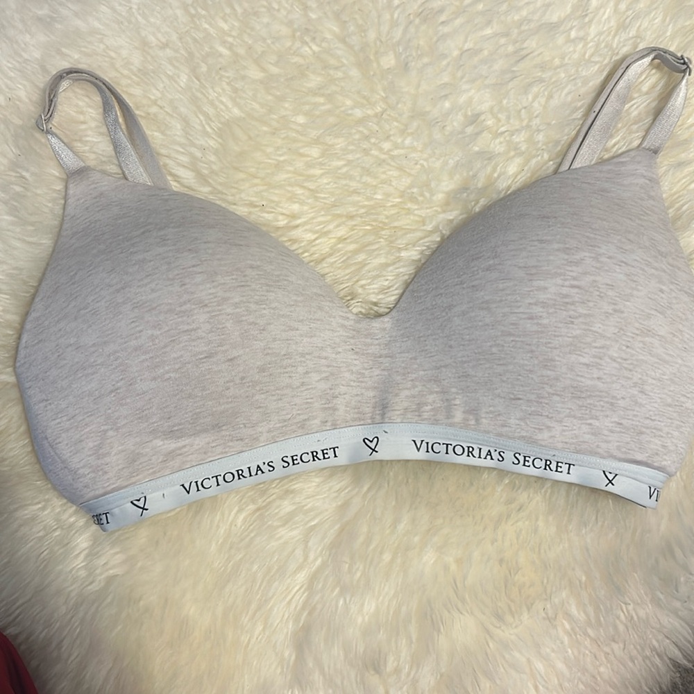 Victoria’s Secret Wireless T-Shirt Bra 34D